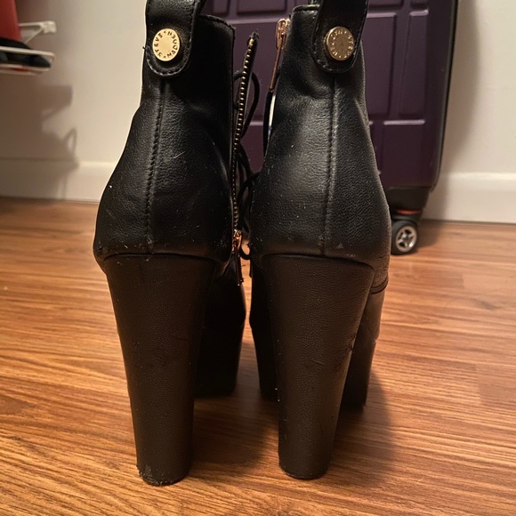 SOLD Steve Madden Black Chunky Heels - Picture 3 of 4